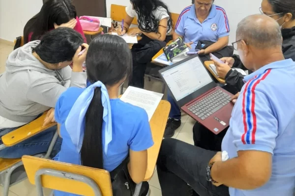 estudiantes trabajo social imtel